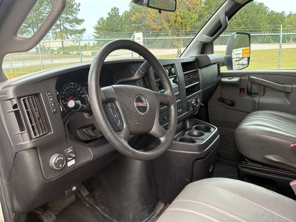 Light Duty Box Truck-Light and Medium Duty Trucks-GMC-2019-Savana G33903-West Columbia-SC-83,626\n\t\tmiles-$ 28,750 - Image 17