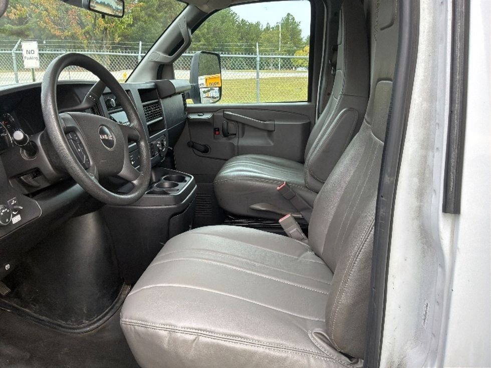 Light Duty Box Truck-Light and Medium Duty Trucks-GMC-2019-Savana G33903-West Columbia-SC-83,626\n\t\tmiles-$ 28,750 - Image 19