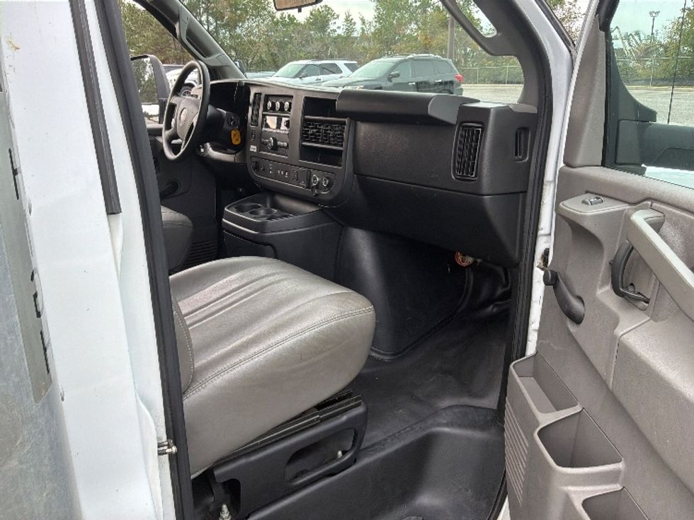 Light Duty Box Truck-Light and Medium Duty Trucks-GMC-2019-Savana G33903-West Columbia-SC-83,626\n\t\tmiles-$ 28,750 - Image 20