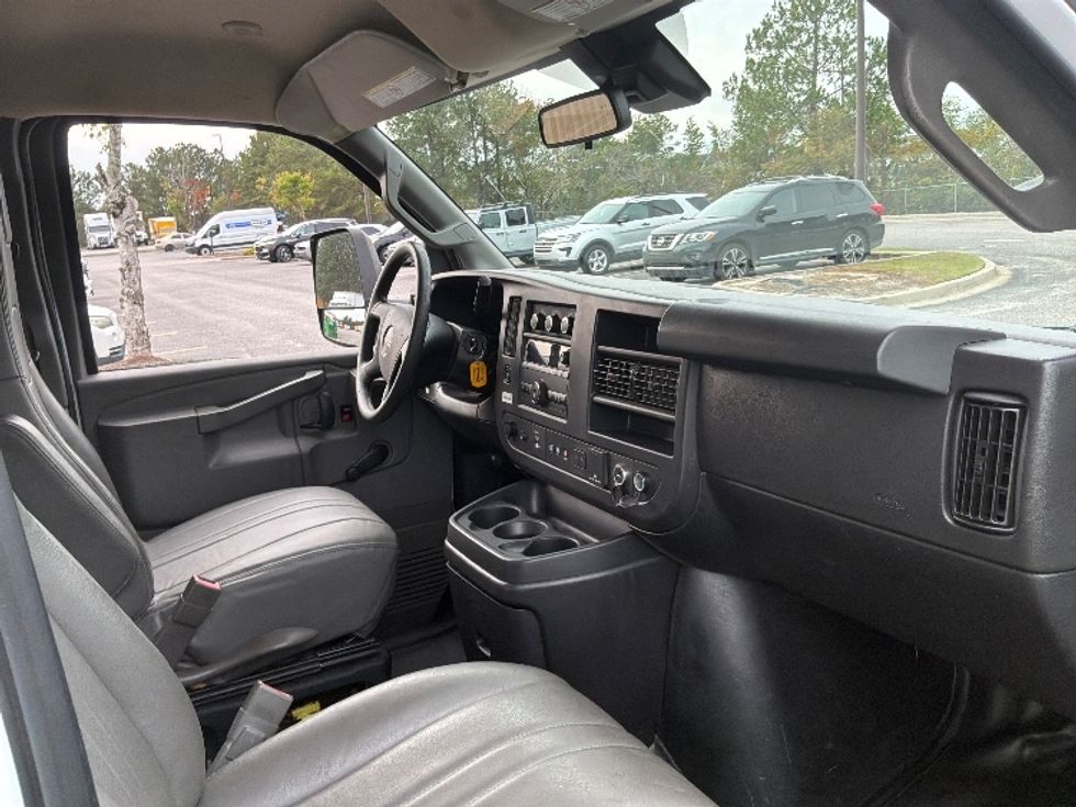 Light Duty Box Truck-Light and Medium Duty Trucks-GMC-2019-Savana G33903-West Columbia-SC-83,626\n\t\tmiles-$ 28,750 - Image 22