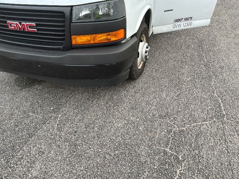 Light Duty Box Truck-Light and Medium Duty Trucks-GMC-2019-Savana G33903-West Columbia-SC-83,626\n\t\tmiles-$ 28,750 - Image 30