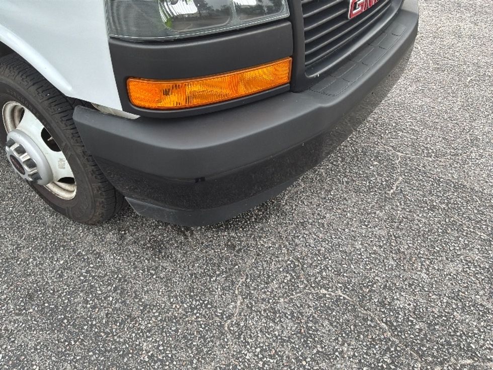 Light Duty Box Truck-Light and Medium Duty Trucks-GMC-2019-Savana G33903-West Columbia-SC-83,626\n\t\tmiles-$ 28,750 - Image 31
