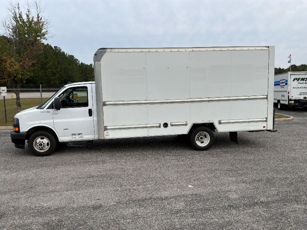 Light Duty Box Truck-Light and Medium Duty Trucks-GMC-2019-Savana G33903-West Columbia-SC-83,626\n\t\tmiles-$ 28,750 - Image 4