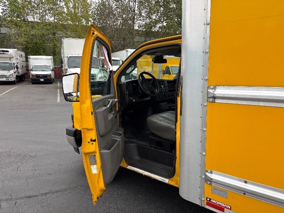 Light Duty Box Truck-Light and Medium Duty Trucks-GMC-2019-Savana SAVANA-Kent-WA-169,933\n\t\tmiles-$ 13,500 - Image 16