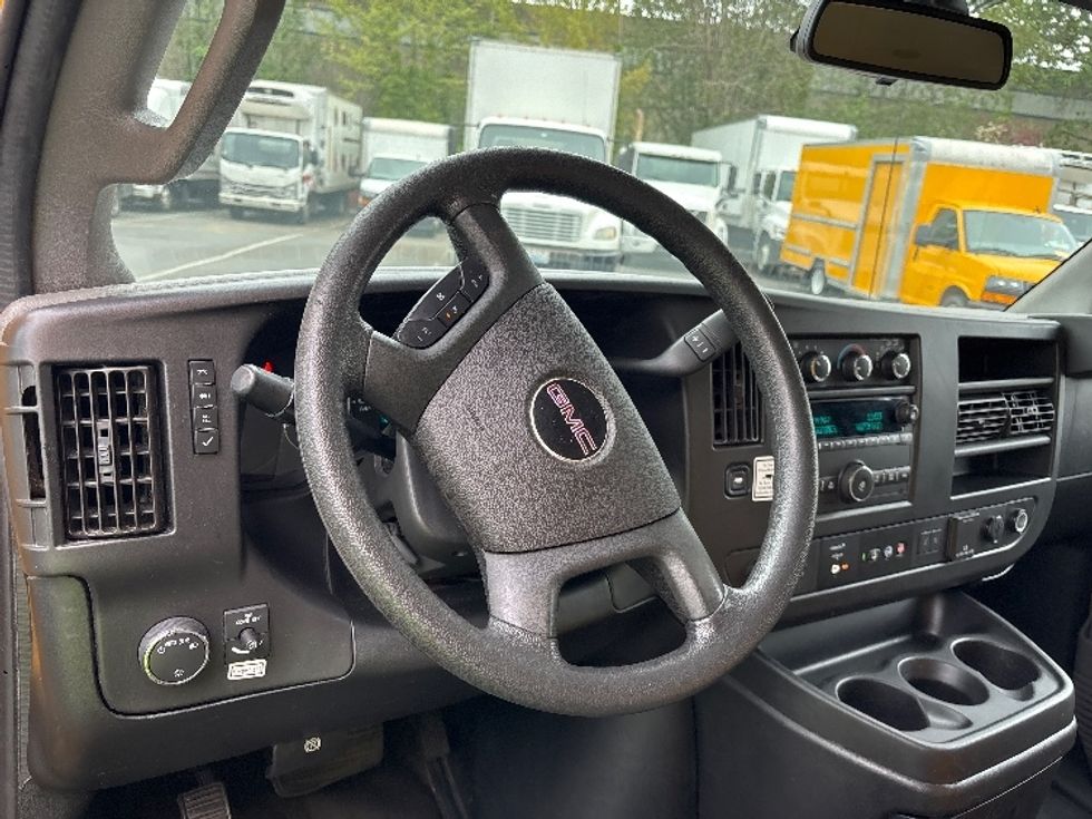 Light Duty Box Truck-Light and Medium Duty Trucks-GMC-2019-Savana SAVANA-Kent-WA-169,933\n\t\tmiles-$ 13,500 - Image 17