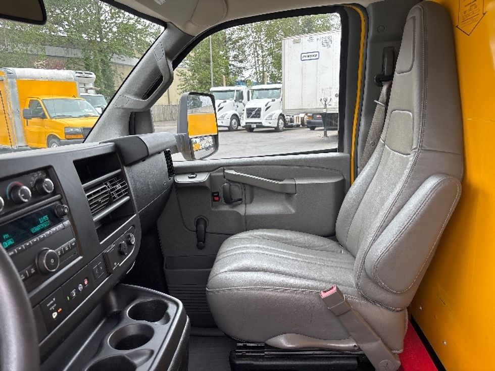 Light Duty Box Truck-Light and Medium Duty Trucks-GMC-2019-Savana SAVANA-Kent-WA-169,933\n\t\tmiles-$ 13,500 - Image 19