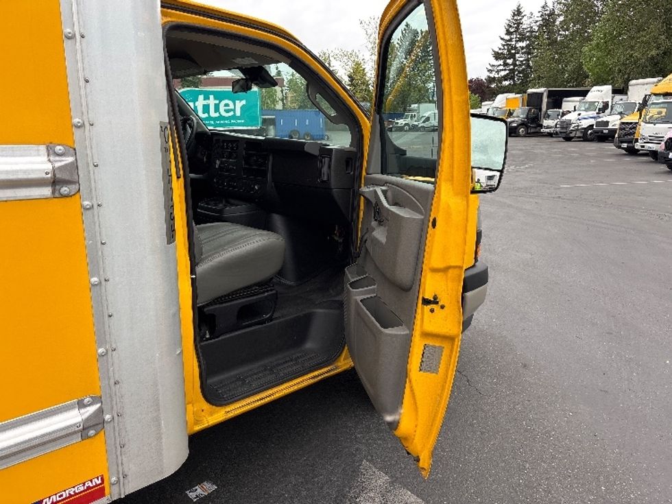 Light Duty Box Truck-Light and Medium Duty Trucks-GMC-2019-Savana SAVANA-Kent-WA-169,933\n\t\tmiles-$ 13,500 - Image 20