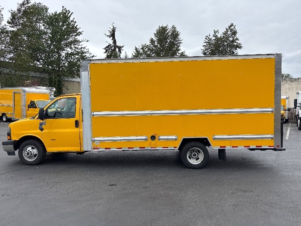 Light Duty Box Truck-Light and Medium Duty Trucks-GMC-2019-Savana SAVANA-Kent-WA-169,933\n\t\tmiles-$ 13,500 - Image 4