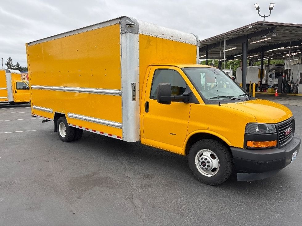 Light Duty Box Truck-Light and Medium Duty Trucks-GMC-2019-Savana SAVANA-Kent-WA-207,095\n\t\tmiles-$ 22,000 - Image 1