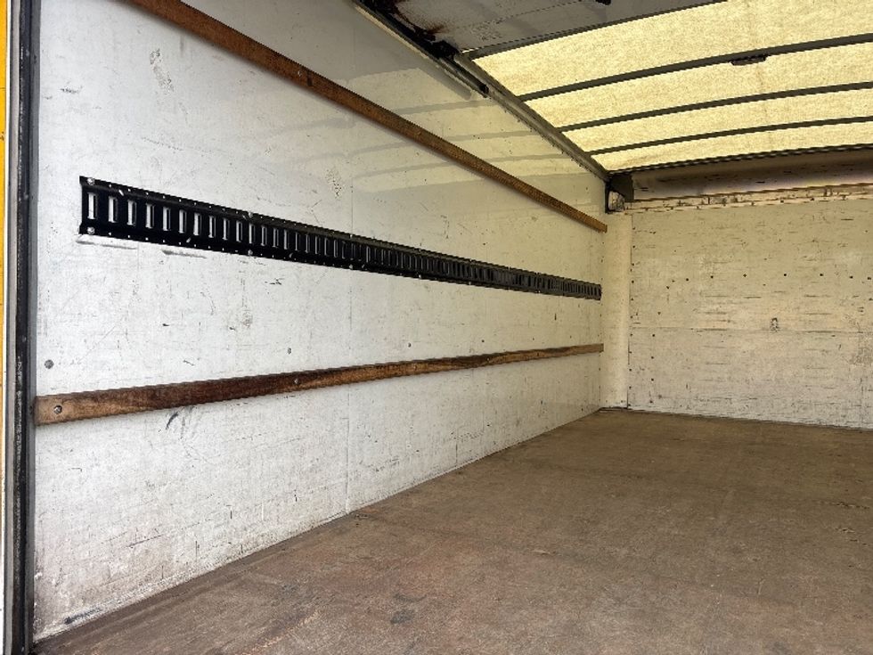 Light Duty Box Truck-Light and Medium Duty Trucks-GMC-2019-Savana SAVANA-Kent-WA-207,095\n\t\tmiles-$ 22,000 - Image 11