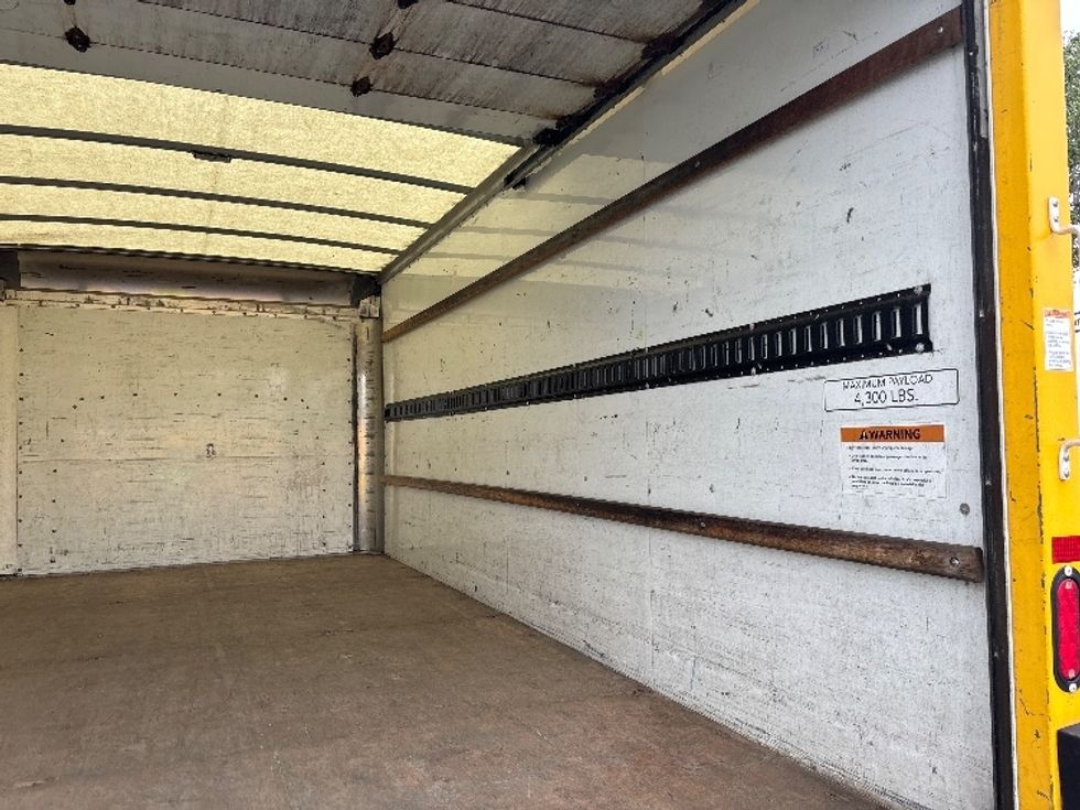 Light Duty Box Truck-Light and Medium Duty Trucks-GMC-2019-Savana SAVANA-Kent-WA-207,095\n\t\tmiles-$ 22,000 - Image 12