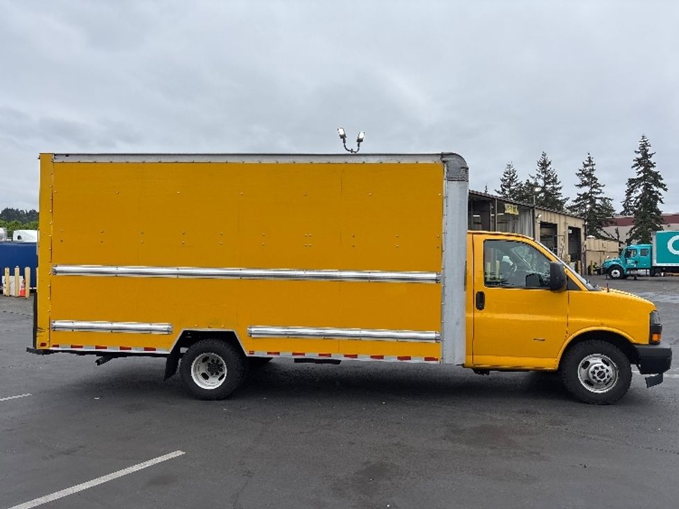 Light Duty Box Truck-Light and Medium Duty Trucks-GMC-2019-Savana SAVANA-Kent-WA-207,095\n\t\tmiles-$ 22,000 - Image 15