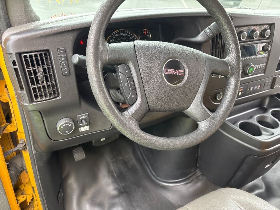 Light Duty Box Truck-Light and Medium Duty Trucks-GMC-2019-Savana SAVANA-Kent-WA-207,095\n\t\tmiles-$ 22,000 - Image 17