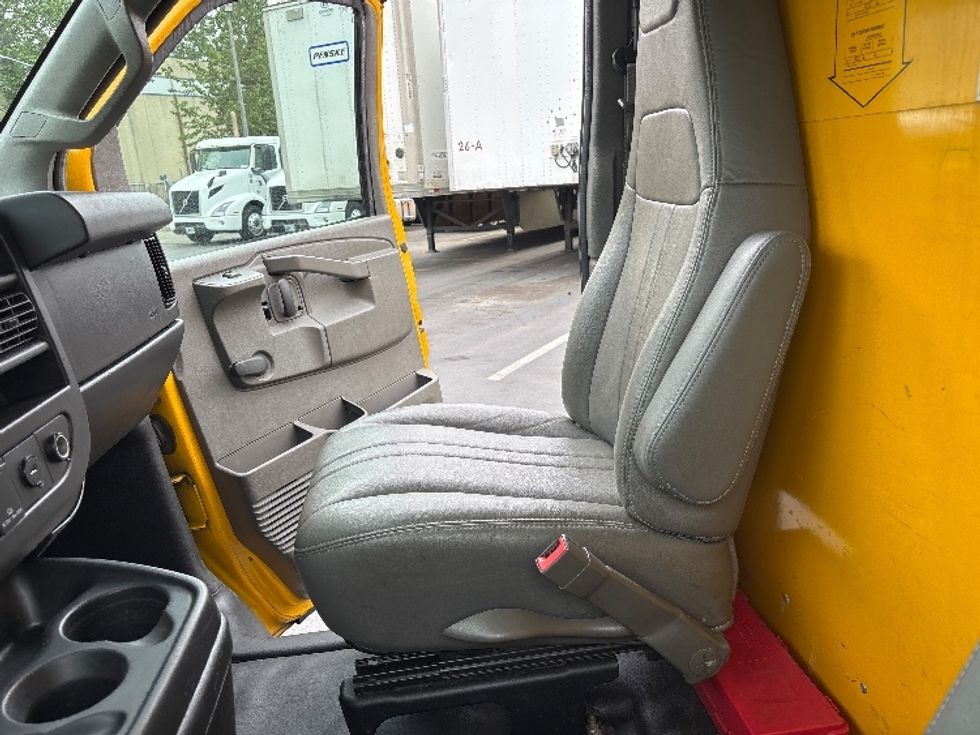 Light Duty Box Truck-Light and Medium Duty Trucks-GMC-2019-Savana SAVANA-Kent-WA-207,095\n\t\tmiles-$ 22,000 - Image 19