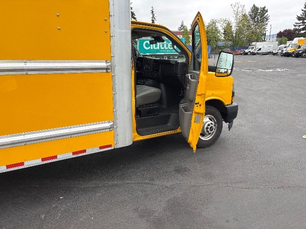 Light Duty Box Truck-Light and Medium Duty Trucks-GMC-2019-Savana SAVANA-Kent-WA-207,095\n\t\tmiles-$ 22,000 - Image 20