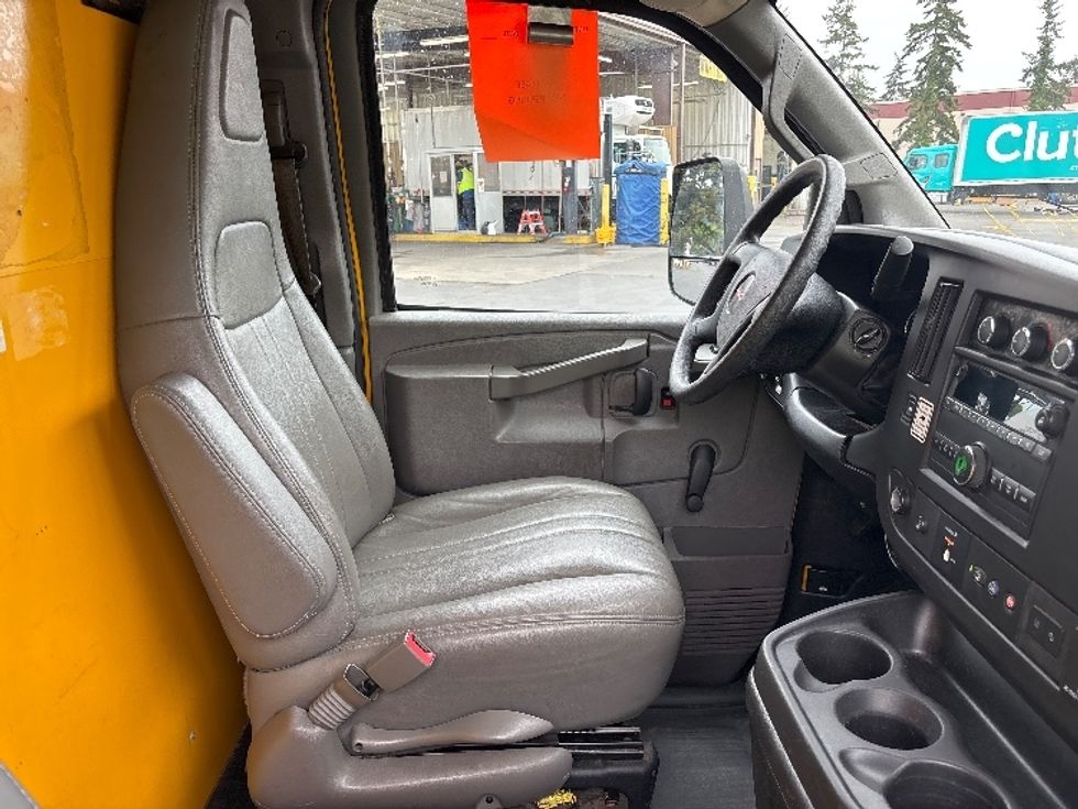 Light Duty Box Truck-Light and Medium Duty Trucks-GMC-2019-Savana SAVANA-Kent-WA-207,095\n\t\tmiles-$ 22,000 - Image 22