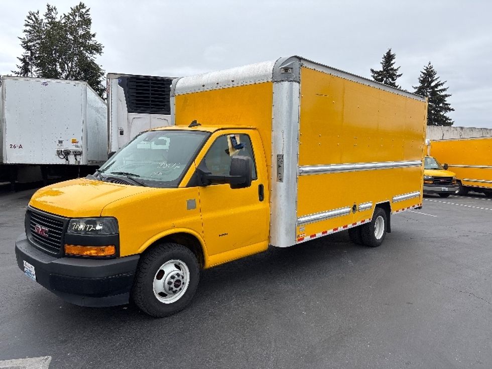 Light Duty Box Truck-Light and Medium Duty Trucks-GMC-2019-Savana SAVANA-Kent-WA-207,095\n\t\tmiles-$ 22,000 - Image 3