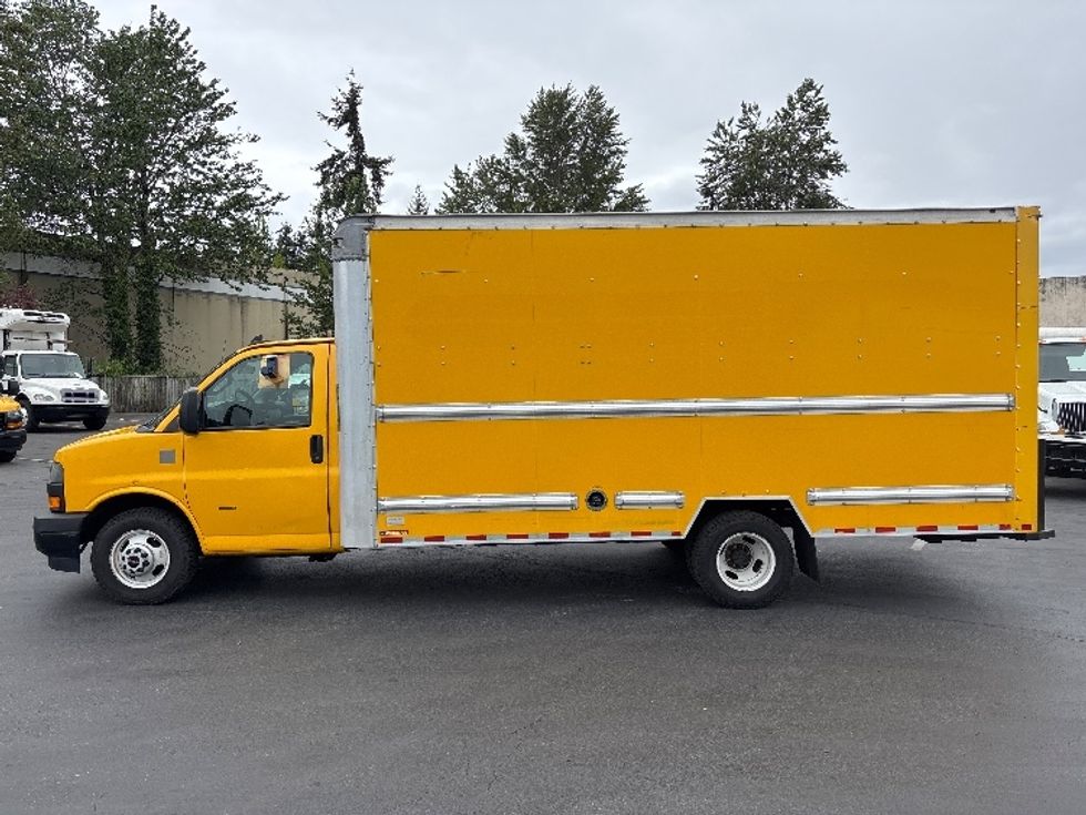 Light Duty Box Truck-Light and Medium Duty Trucks-GMC-2019-Savana SAVANA-Kent-WA-207,095\n\t\tmiles-$ 22,000 - Image 4