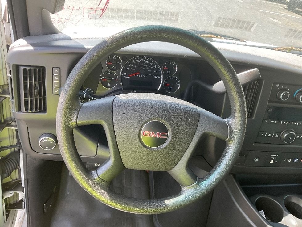 Light Duty Box Truck-Light and Medium Duty Trucks-GMC-2020-G23405-Capitol Heights-MD-90,969\n\t\tmiles-$ 35,250 - Image 18