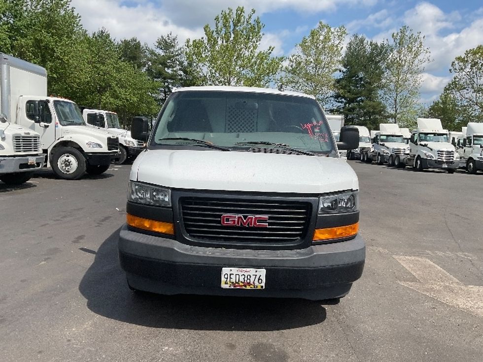 Light Duty Box Truck-Light and Medium Duty Trucks-GMC-2020-G23405-Capitol Heights-MD-90,969\n\t\tmiles-$ 35,250 - Image 2