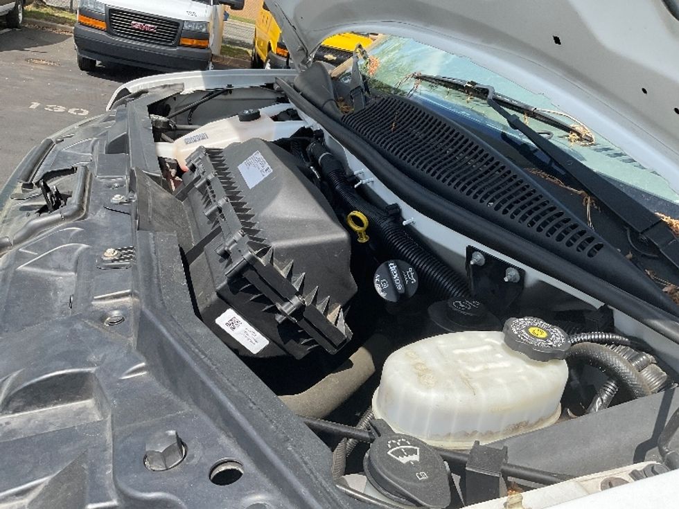 Light Duty Box Truck-Light and Medium Duty Trucks-GMC-2020-G23405-Capitol Heights-MD-90,969\n\t\tmiles-$ 35,250 - Image 24