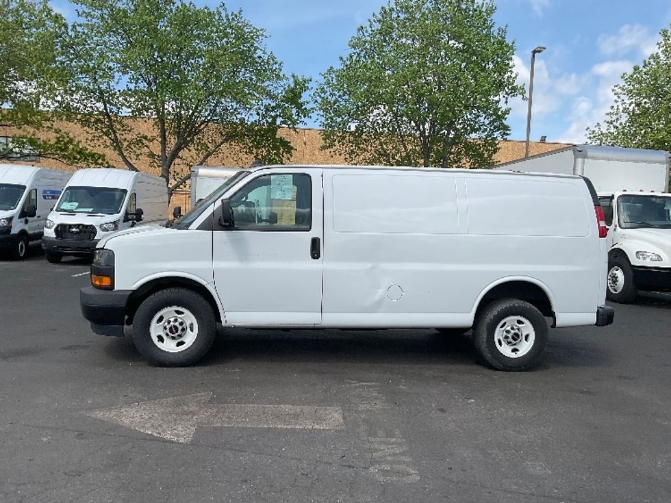 Light Duty Box Truck-Light and Medium Duty Trucks-GMC-2020-G23405-Capitol Heights-MD-90,969\n\t\tmiles-$ 35,250 - Image 4