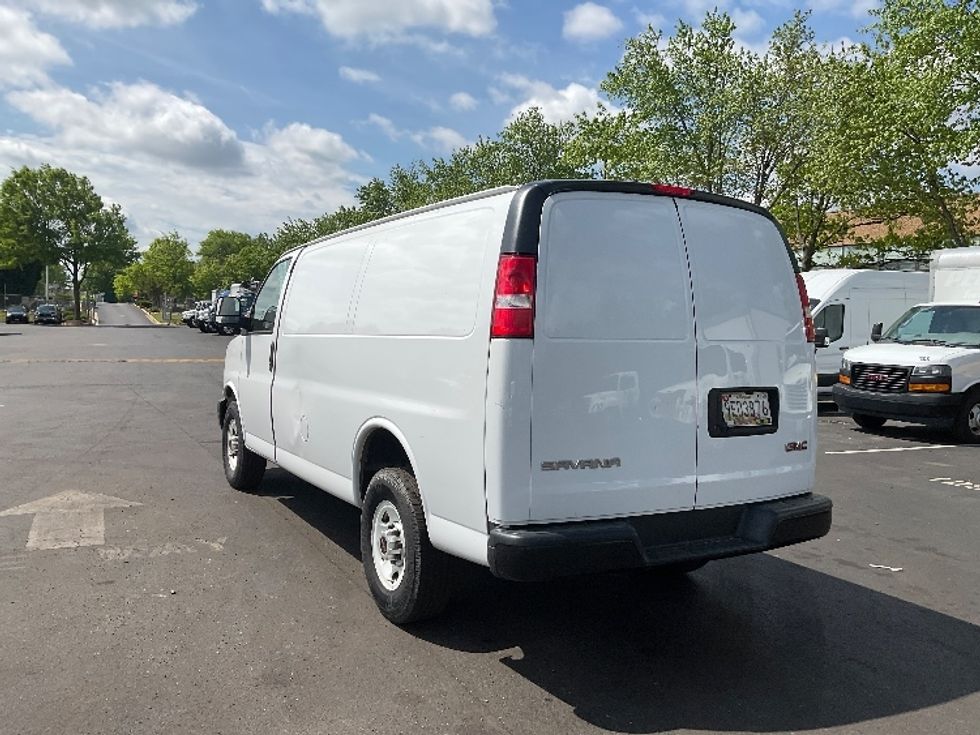 Light Duty Box Truck-Light and Medium Duty Trucks-GMC-2020-G23405-Capitol Heights-MD-90,969\n\t\tmiles-$ 35,250 - Image 6