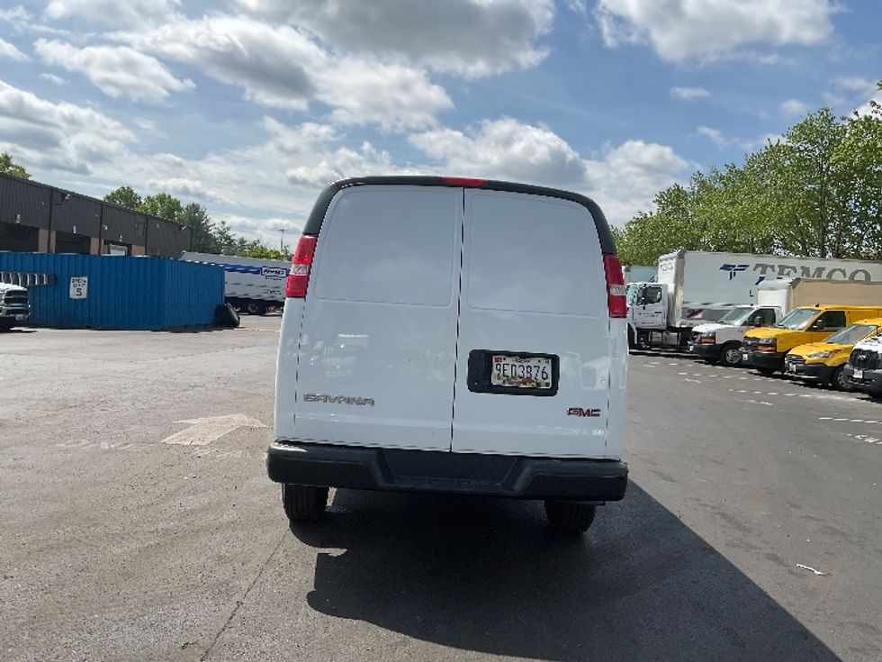 Light Duty Box Truck-Light and Medium Duty Trucks-GMC-2020-G23405-Capitol Heights-MD-90,969\n\t\tmiles-$ 35,250 - Image 7