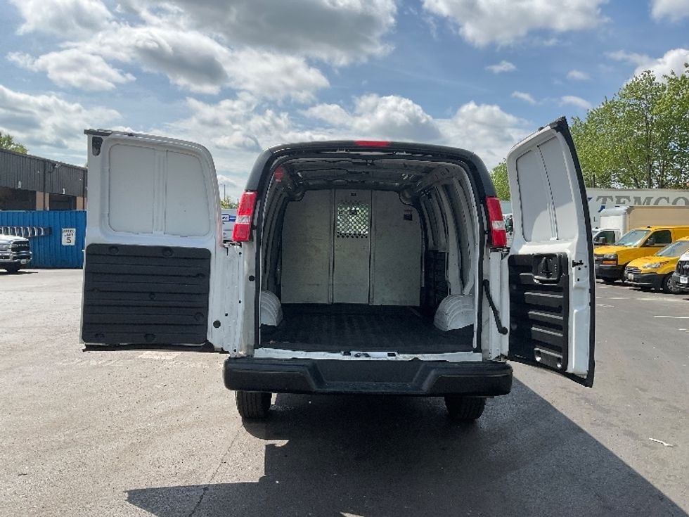 Light Duty Box Truck-Light and Medium Duty Trucks-GMC-2020-G23405-Capitol Heights-MD-90,969\n\t\tmiles-$ 35,250 - Image 9