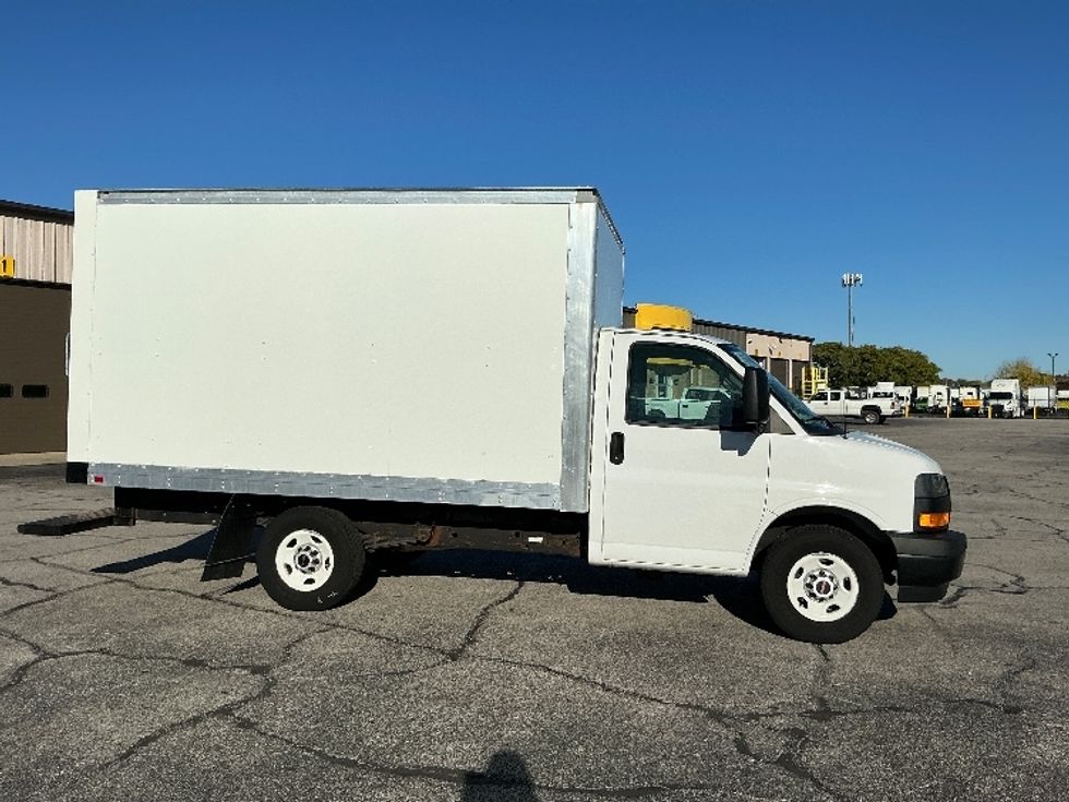 Light Duty Box Truck-Light and Medium Duty Trucks-GMC-2020-G33503-Elkhart-IN-63,138\n\t\tmiles-$ 26,500 - Image 14