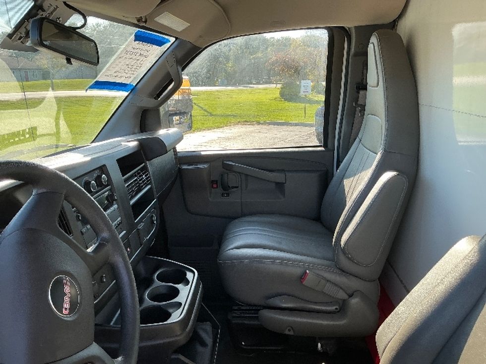 Light Duty Box Truck-Light and Medium Duty Trucks-GMC-2020-G33503-Elkhart-IN-63,138\n\t\tmiles-$ 26,500 - Image 18
