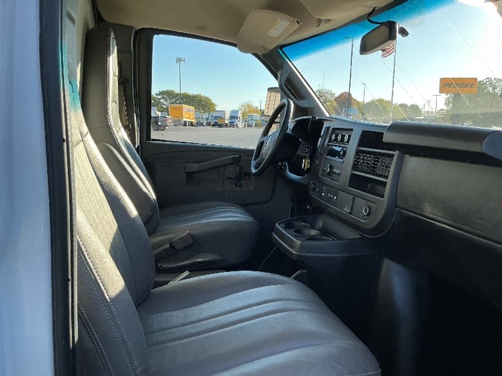 Light Duty Box Truck-Light and Medium Duty Trucks-GMC-2020-G33503-Elkhart-IN-63,138\n\t\tmiles-$ 26,500 - Image 21