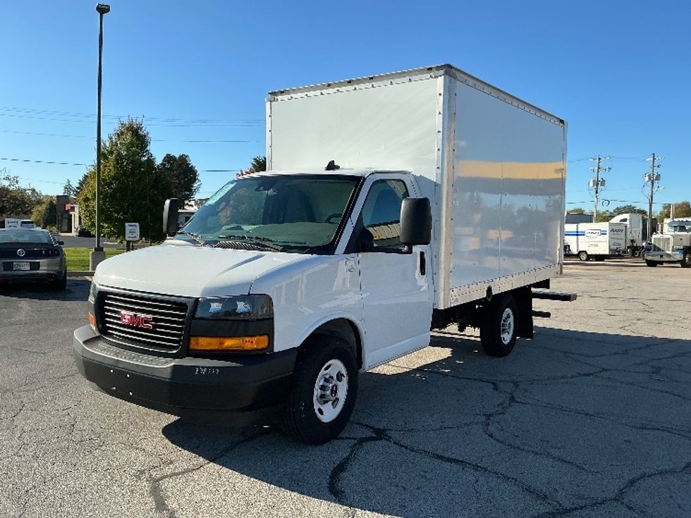 Light Duty Box Truck-Light and Medium Duty Trucks-GMC-2020-G33503-Elkhart-IN-63,138\n\t\tmiles-$ 26,500 - Image 3