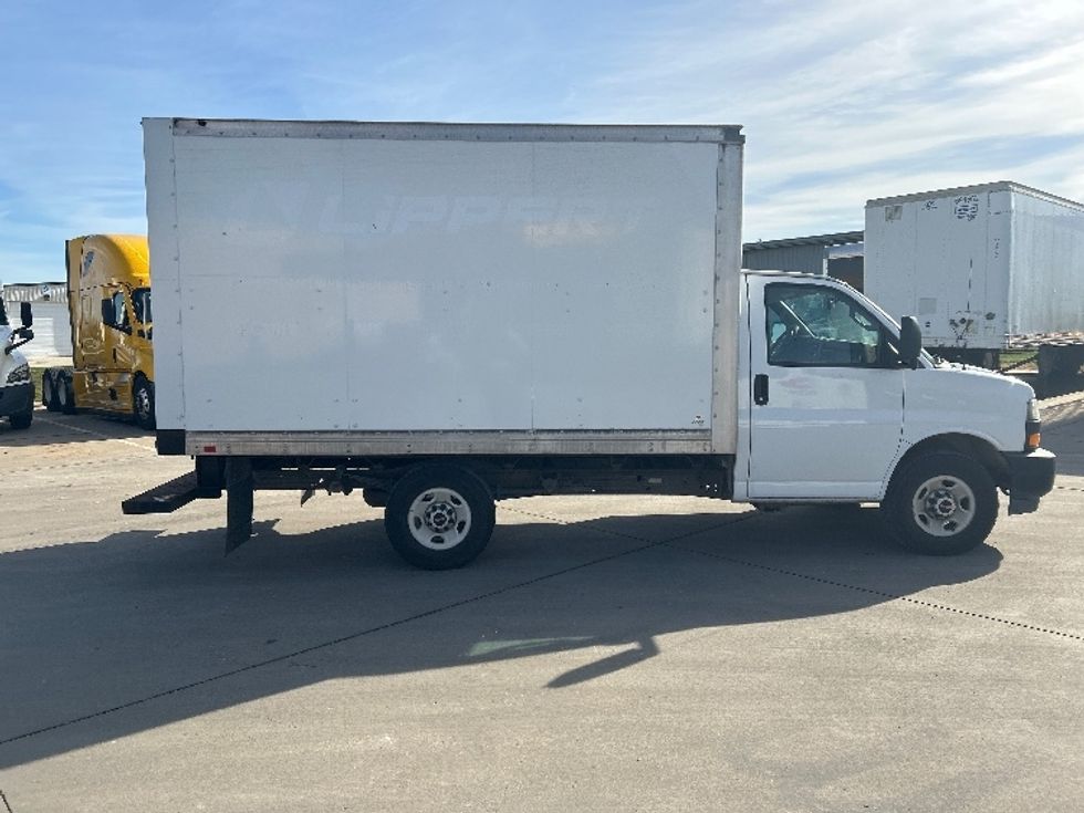 Light Duty Box Truck-Light and Medium Duty Trucks-GMC-2020-G33503-Goshen-IN-110,535\n\t\tmiles-$ 21,000 - Image 14