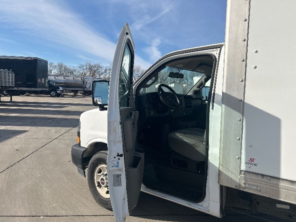 Light Duty Box Truck-Light and Medium Duty Trucks-GMC-2020-G33503-Goshen-IN-110,535\n\t\tmiles-$ 21,000 - Image 15