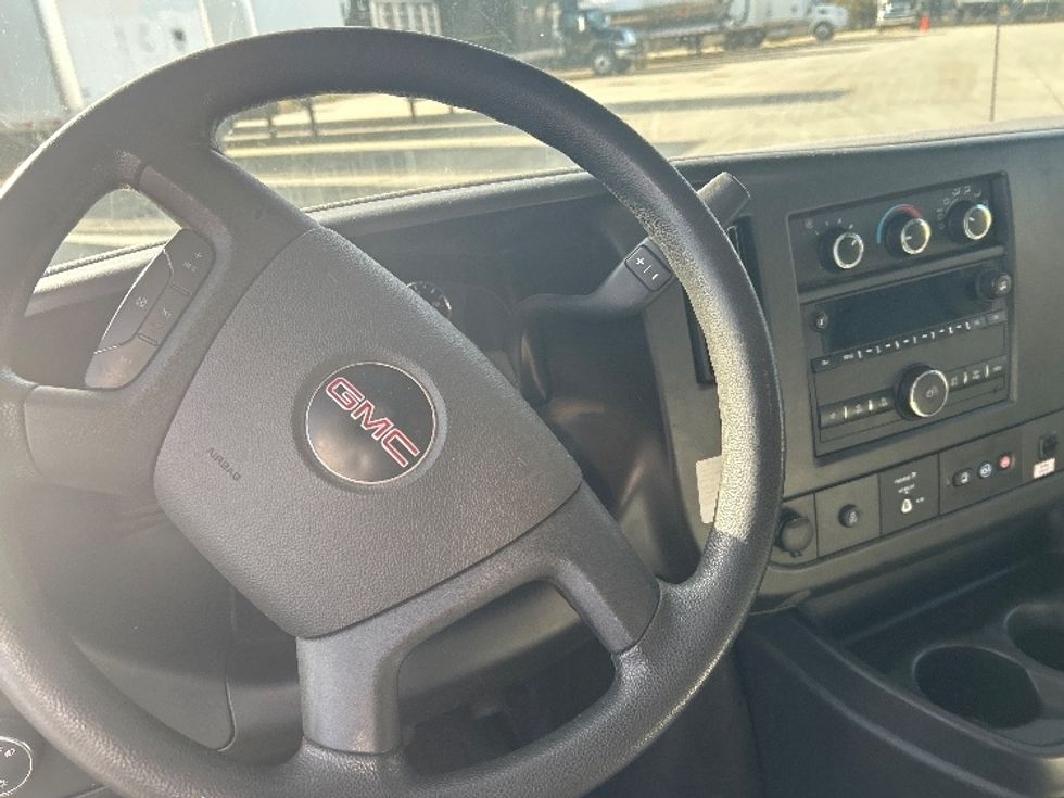 Light Duty Box Truck-Light and Medium Duty Trucks-GMC-2020-G33503-Goshen-IN-110,535\n\t\tmiles-$ 21,000 - Image 17