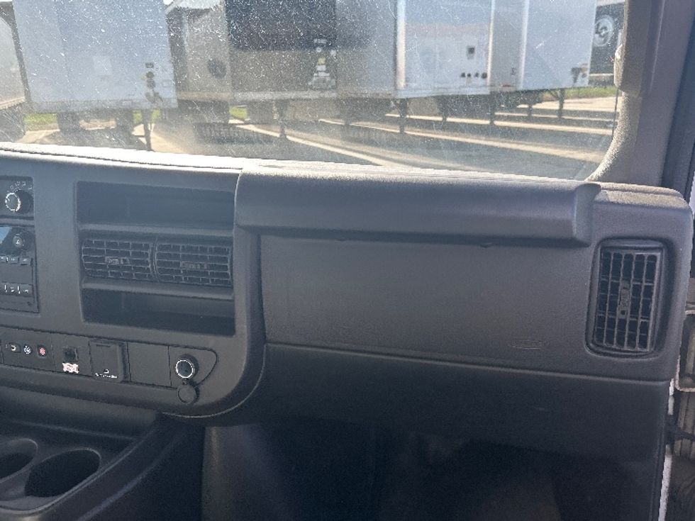 Light Duty Box Truck-Light and Medium Duty Trucks-GMC-2020-G33503-Goshen-IN-110,535\n\t\tmiles-$ 21,000 - Image 20