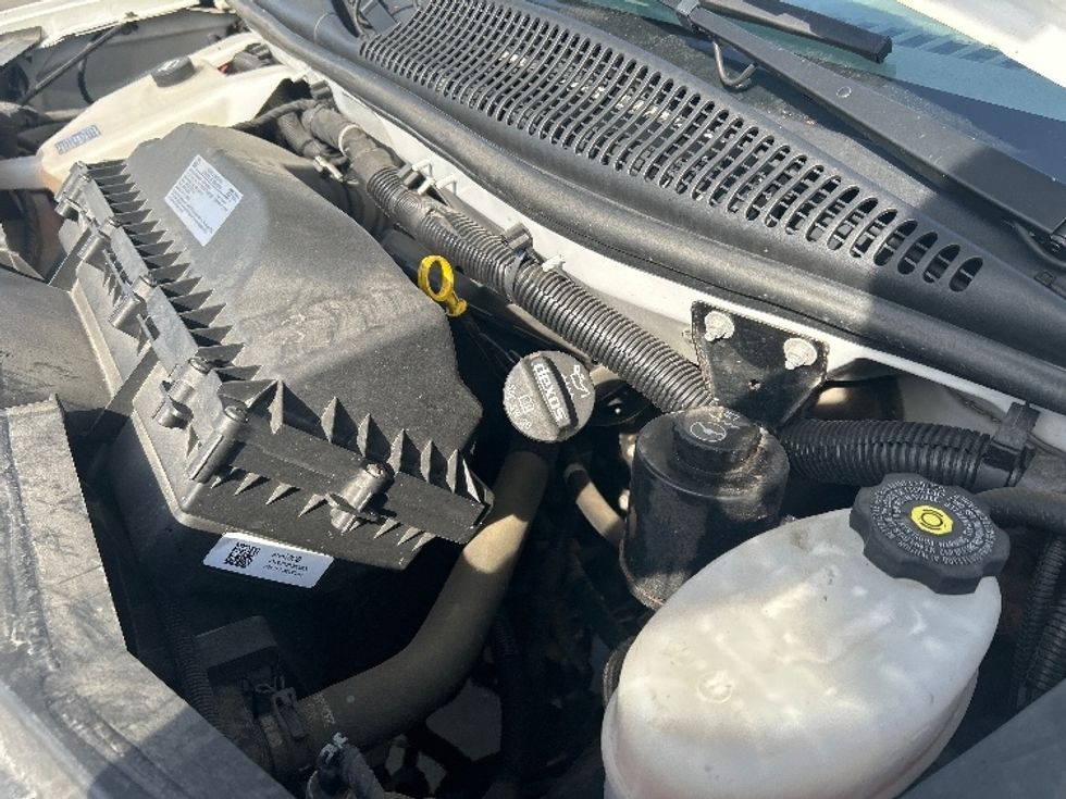 Light Duty Box Truck-Light and Medium Duty Trucks-GMC-2020-G33503-Goshen-IN-110,535\n\t\tmiles-$ 21,000 - Image 22