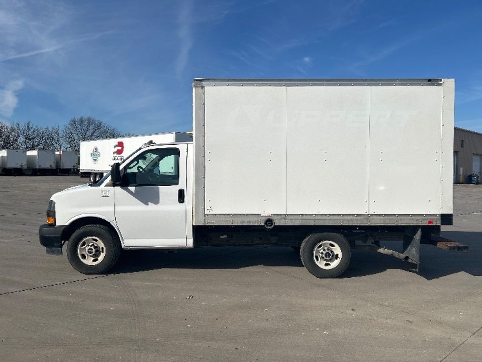 Light Duty Box Truck-Light and Medium Duty Trucks-GMC-2020-G33503-Goshen-IN-110,535\n\t\tmiles-$ 21,000 - Image 4