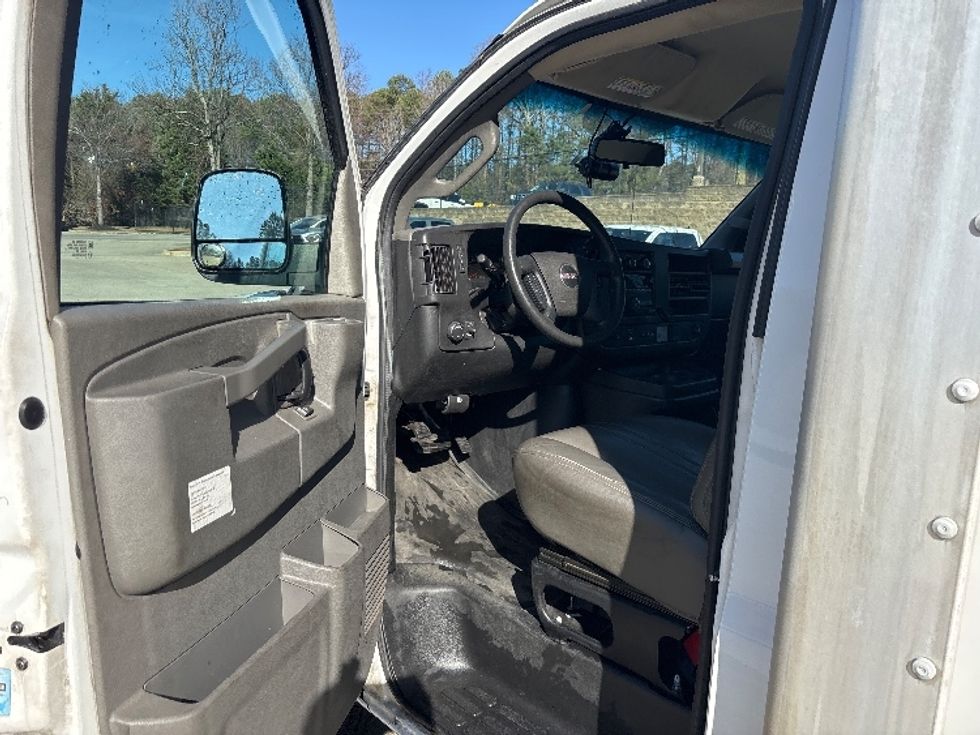 Light Duty Box Truck-Light and Medium Duty Trucks-GMC-2020-G33503-Kennesaw-GA-144,648\n\t\tmiles-$ 20,500 - Image 15