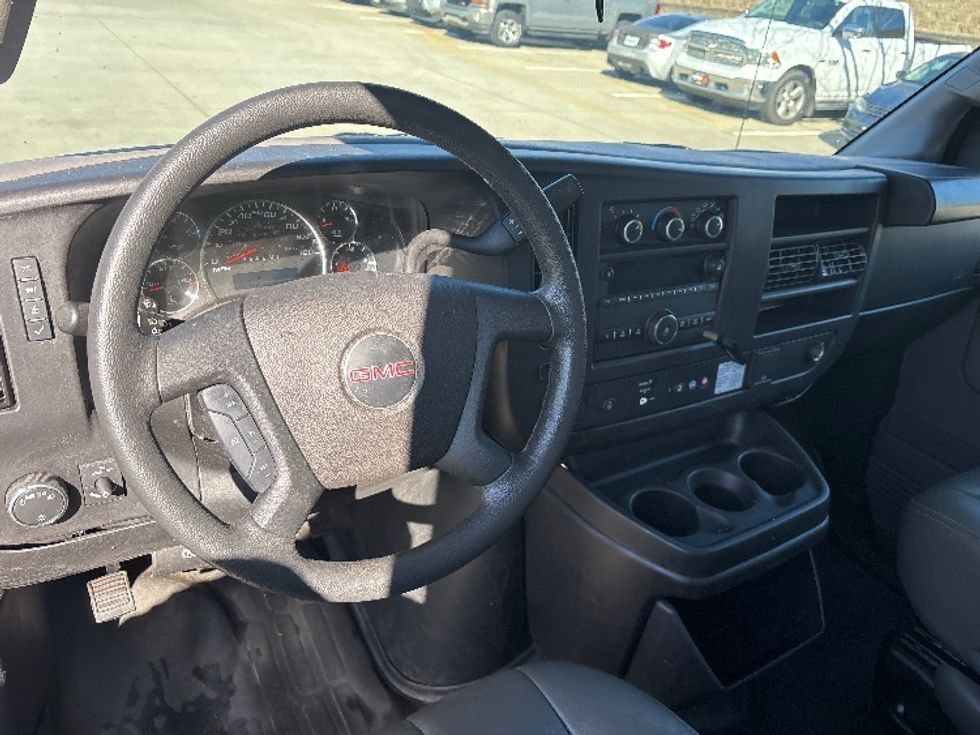 Light Duty Box Truck-Light and Medium Duty Trucks-GMC-2020-G33503-Kennesaw-GA-144,648\n\t\tmiles-$ 20,500 - Image 16