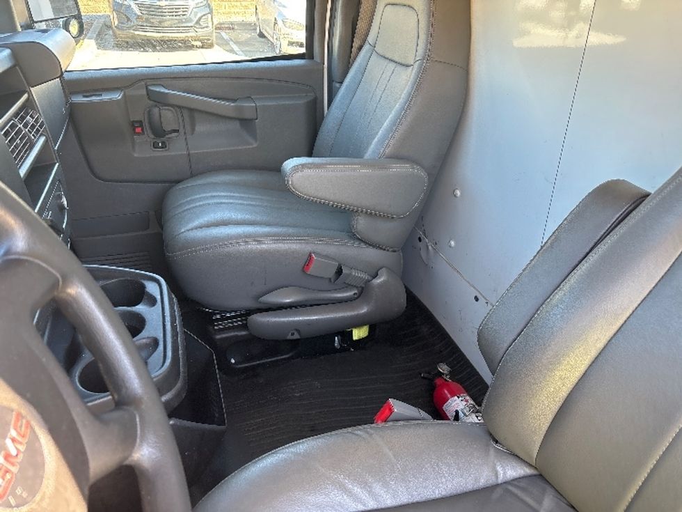 Light Duty Box Truck-Light and Medium Duty Trucks-GMC-2020-G33503-Kennesaw-GA-144,648\n\t\tmiles-$ 20,500 - Image 18