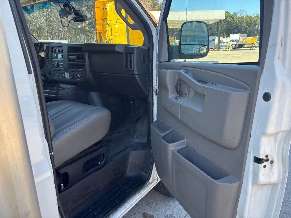 Light Duty Box Truck-Light and Medium Duty Trucks-GMC-2020-G33503-Kennesaw-GA-144,648\n\t\tmiles-$ 20,500 - Image 19