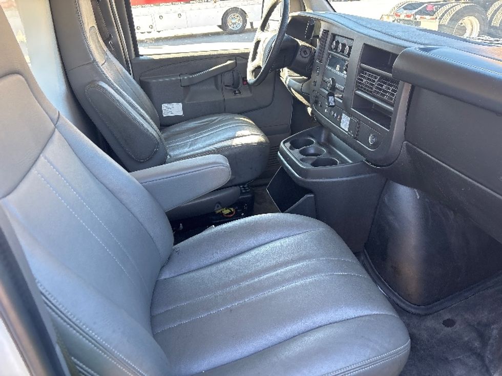 Light Duty Box Truck-Light and Medium Duty Trucks-GMC-2020-G33503-Kennesaw-GA-144,648\n\t\tmiles-$ 20,500 - Image 21