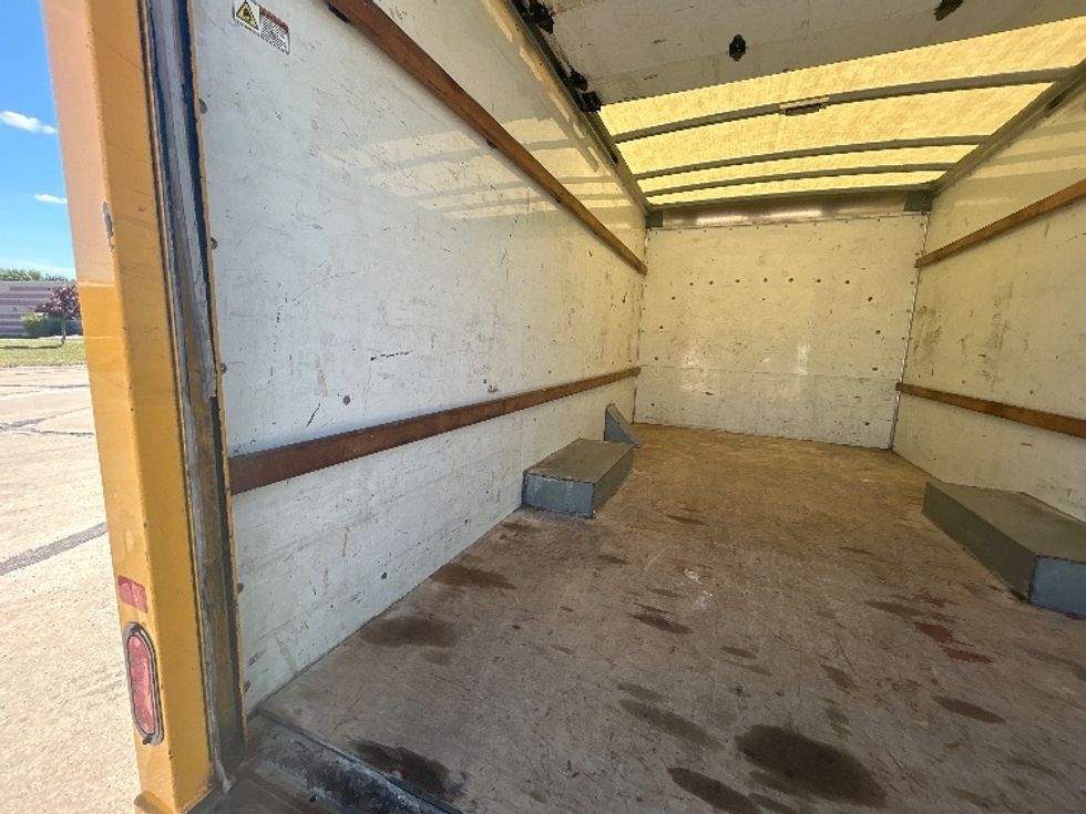 Light Duty Box Truck-Light and Medium Duty Trucks-GMC-2020-Savana G33503-Bowling Green-KY-98,214\n\t\tmiles-$ 24,500 - Image 11