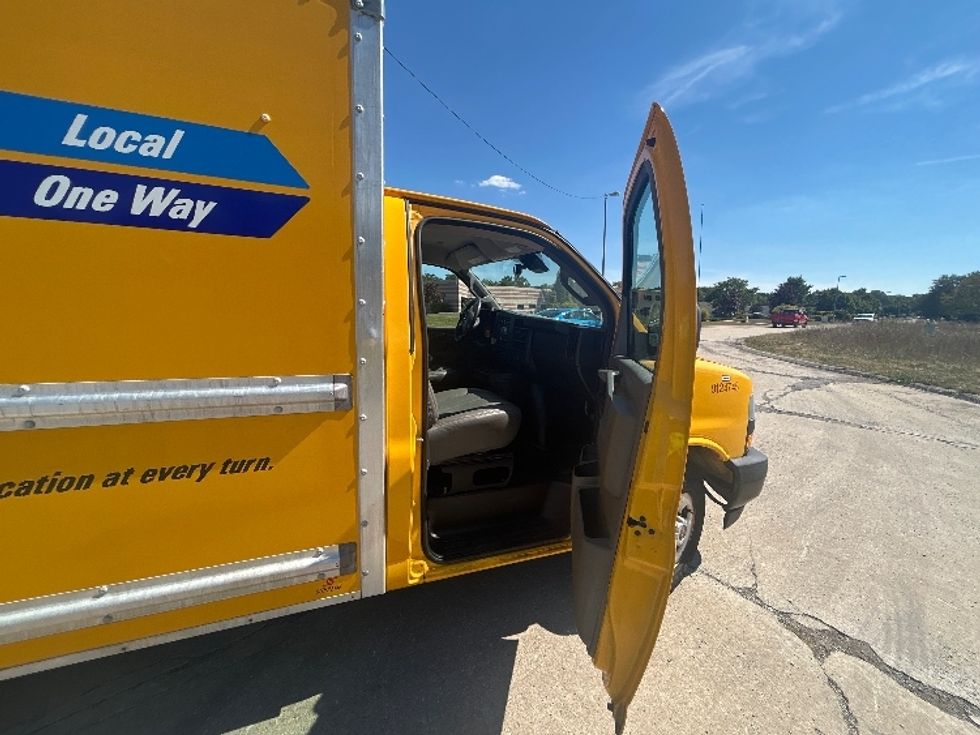 Light Duty Box Truck-Light and Medium Duty Trucks-GMC-2020-Savana G33503-Bowling Green-KY-98,214\n\t\tmiles-$ 24,500 - Image 20