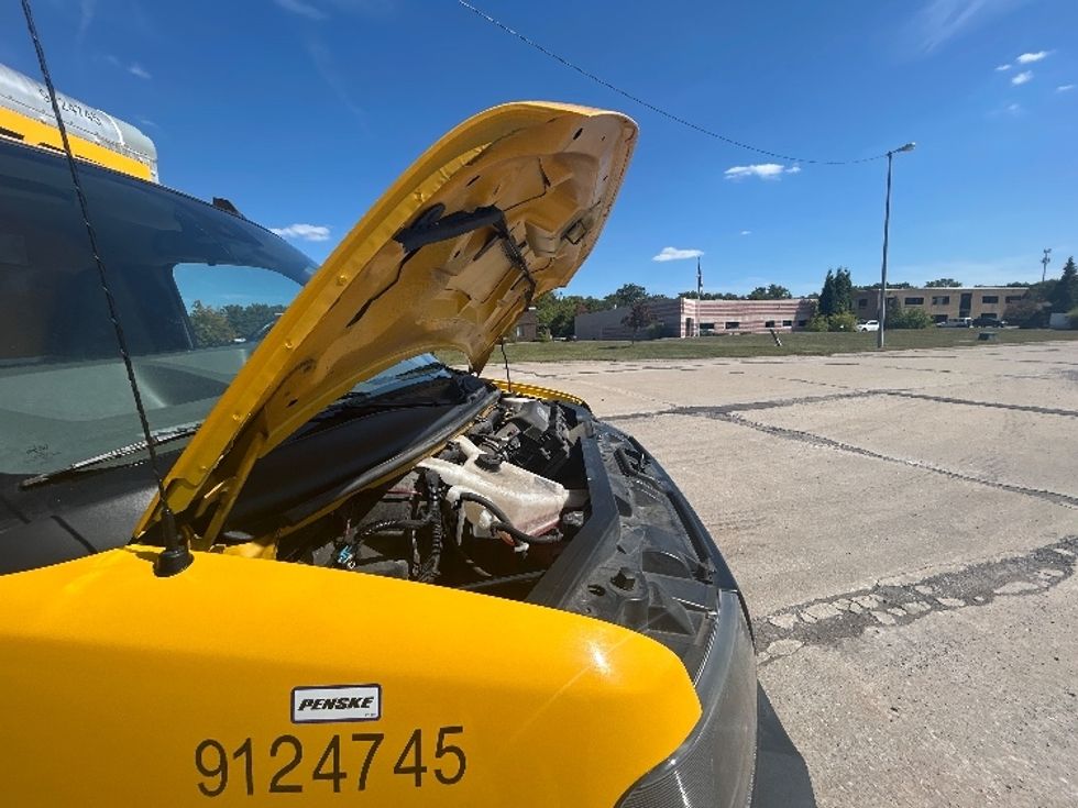 Light Duty Box Truck-Light and Medium Duty Trucks-GMC-2020-Savana G33503-Bowling Green-KY-98,214\n\t\tmiles-$ 24,500 - Image 23