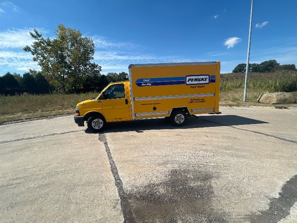 Light Duty Box Truck-Light and Medium Duty Trucks-GMC-2020-Savana G33503-Bowling Green-KY-98,214\n\t\tmiles-$ 24,500 - Image 4
