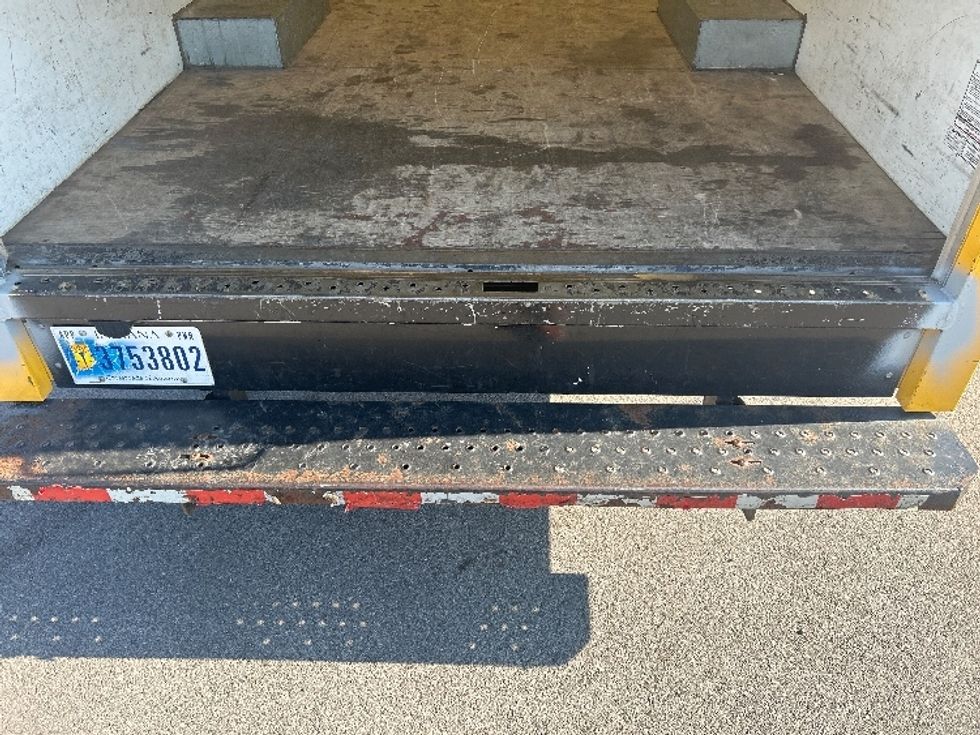 Light Duty Box Truck-Light and Medium Duty Trucks-GMC-2020-Savana G33503-Louisville-KY-89,620\n\t\tmiles-$ 25,250 - Image 10