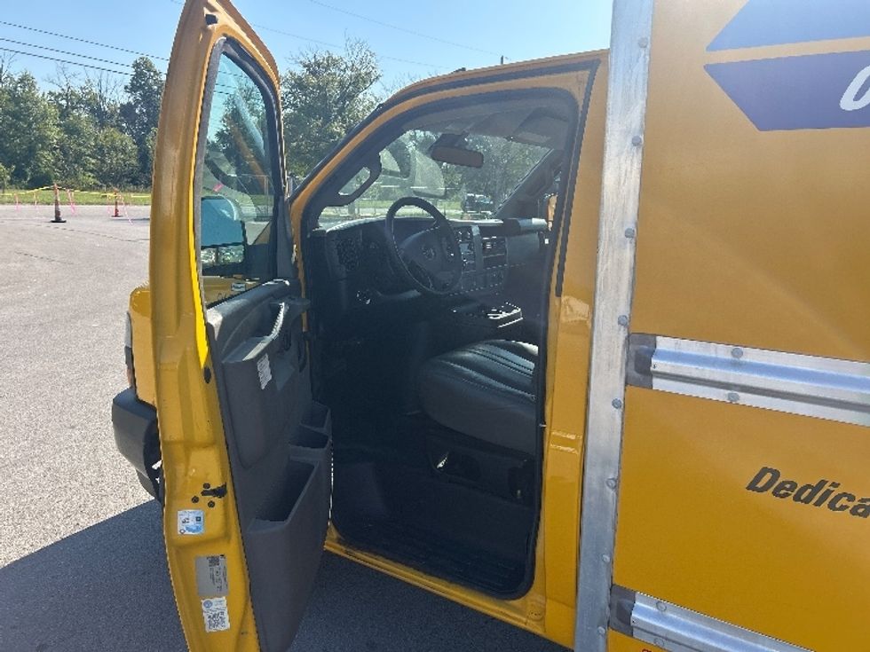 Light Duty Box Truck-Light and Medium Duty Trucks-GMC-2020-Savana G33503-Louisville-KY-89,620\n\t\tmiles-$ 25,250 - Image 15